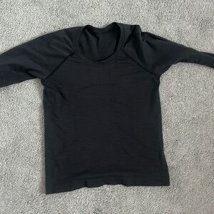 Lululemon size 4 swiftly tech